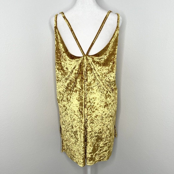 Umgee Yellow Gold Crushed Velvet Sleeveless Scalloped V-Neck Tank Top Sz L NWT - Picture 7 of 12